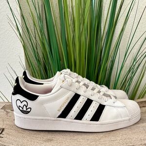 Adidas Originals Superstar Heart Logo White And Black Sneakers
